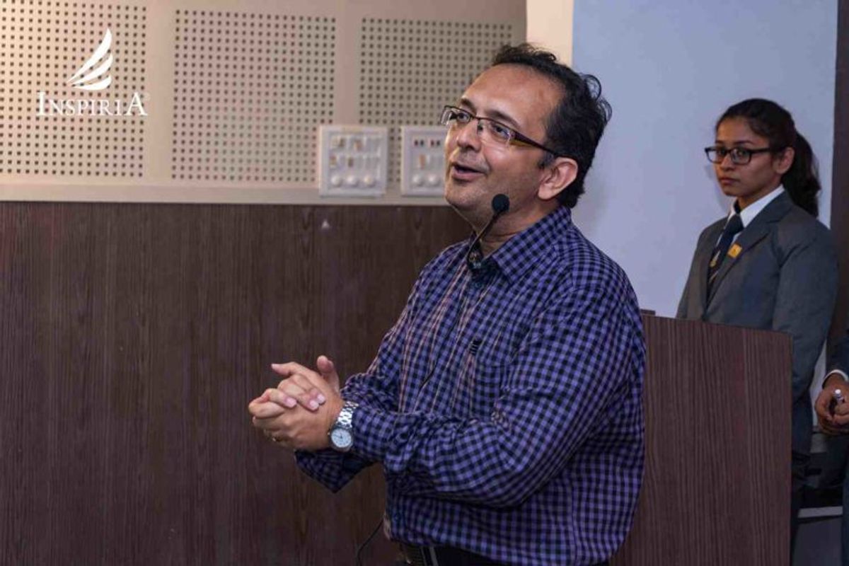 Mr. Rajiv Vaishnav addressing the audience at the summit