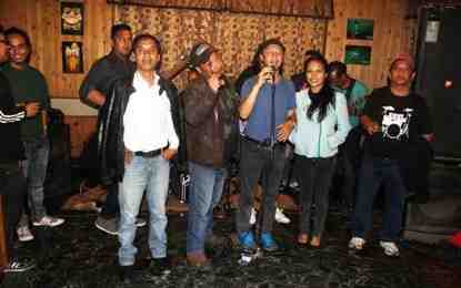 blue-musicians-of-darjeeling