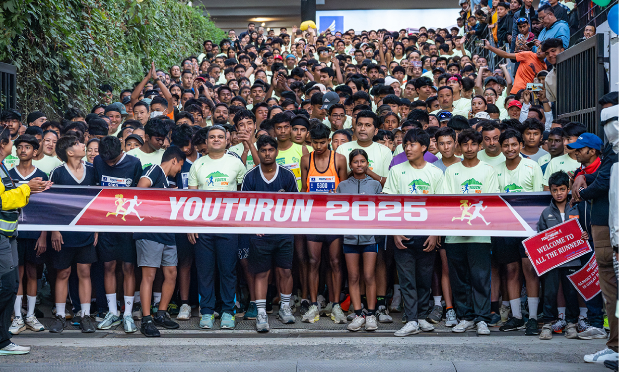 Runners at the YouthRun start line